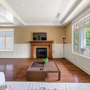 Luxurious Dream House Guest house Vancouver