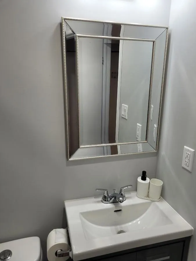 Guest House Basement - Master Bedrooms In Bayview Village Toronto