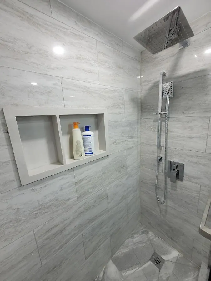 Guest House Basement - Master Bedrooms In Bayview Village Toronto 0*,
