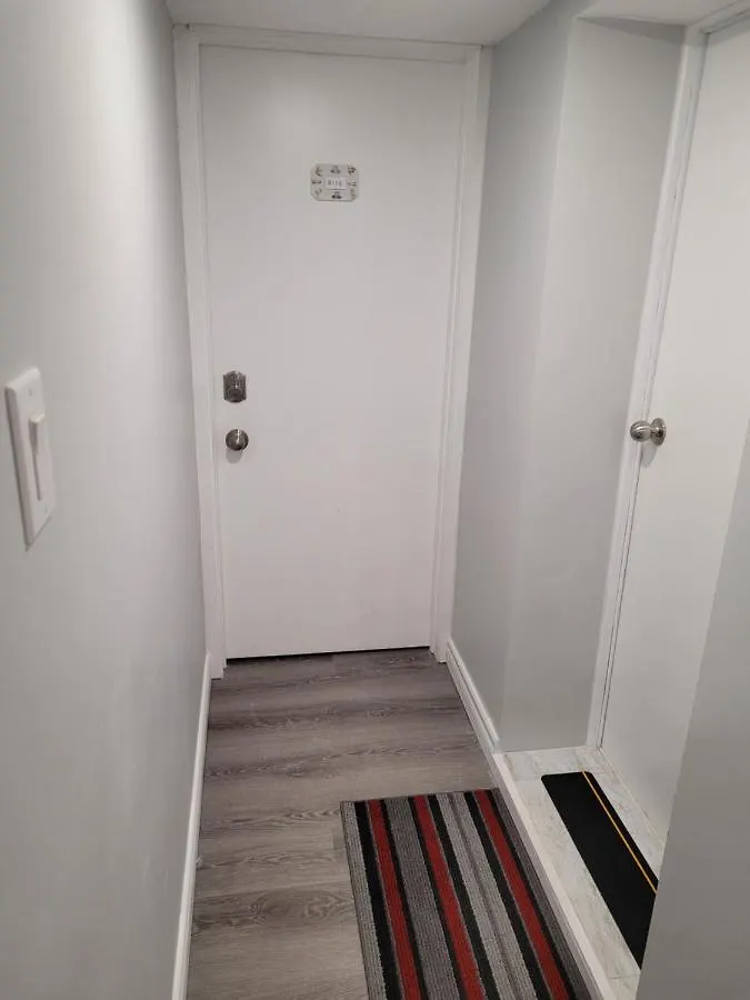 Guest House Basement - Master Bedrooms In Bayview Village Toronto