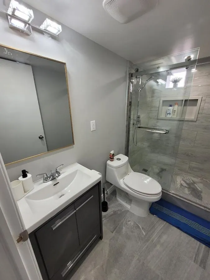 Guest House Basement - Master Bedrooms In Bayview Village Toronto 0*,  Canada