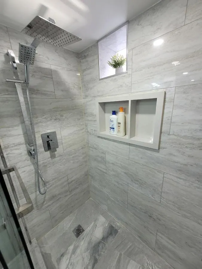 Guest House Basement - Master Bedrooms In Bayview Village Toronto